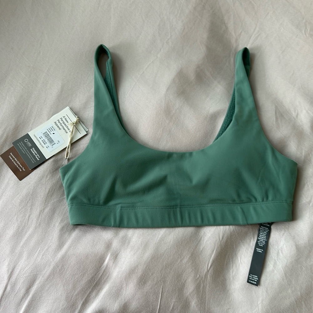 Vuori Daily Bra - Celadon size Small NWT